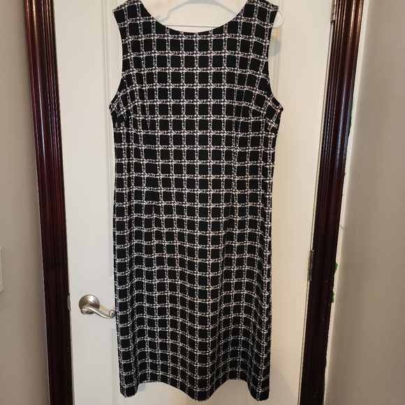 Maya Brooke Dresses & Skirts - Sheath Dress